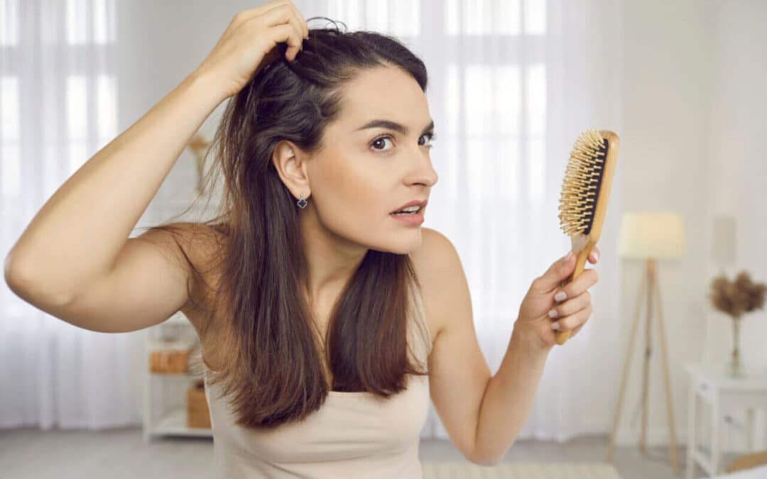 Perte de cheveux, affinement des cheveux et cheveux blancs